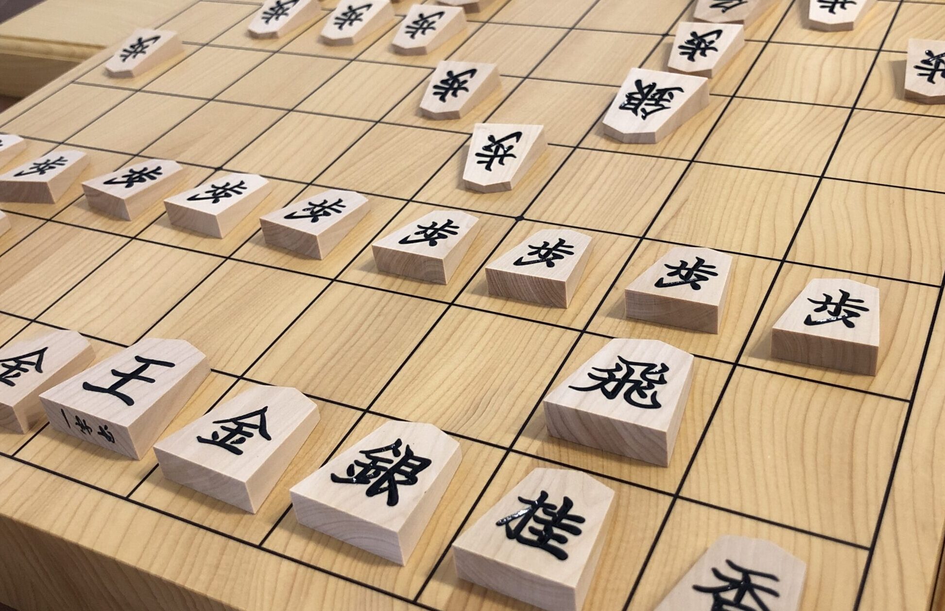 国産本榧碁盤（卓上盤）2枚ハギ1.5寸 おまかせ】本榧卓上将棋盤 1.5寸（ハギ盤・上） | 前川榧碁盤店